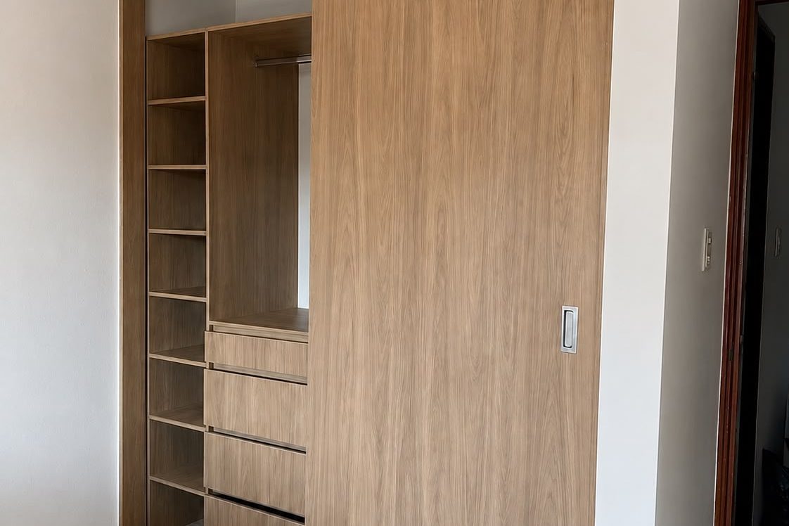 Closet corredizo en roble — después
